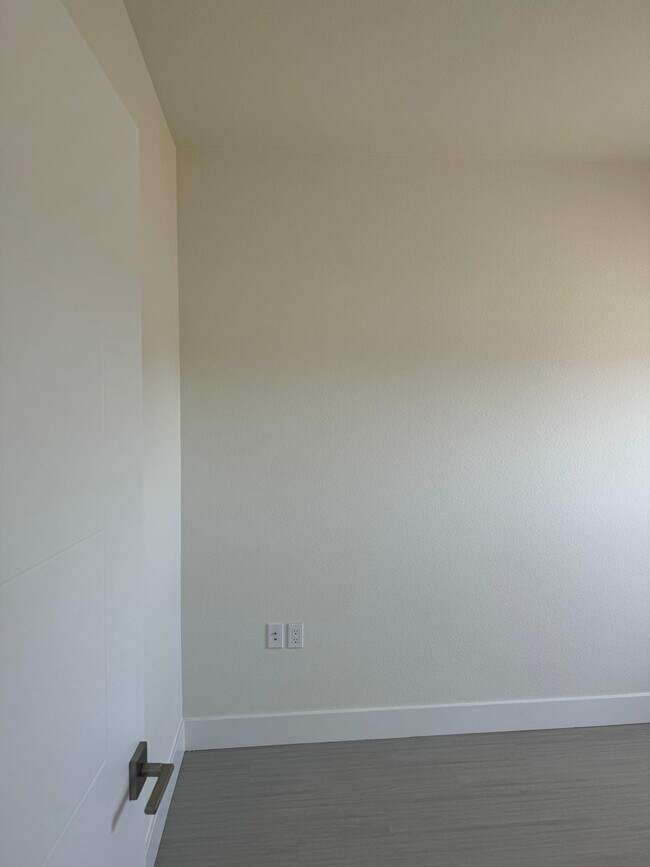 Foto del edificio - 2125 Moffett Rd