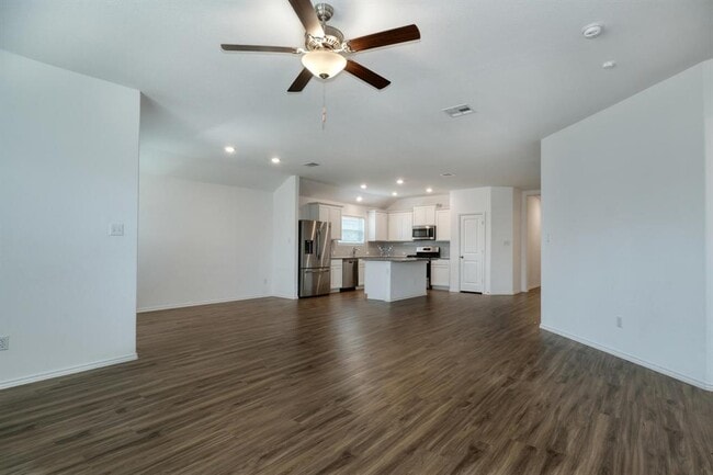 Building Photo - 200 Coventry Dr