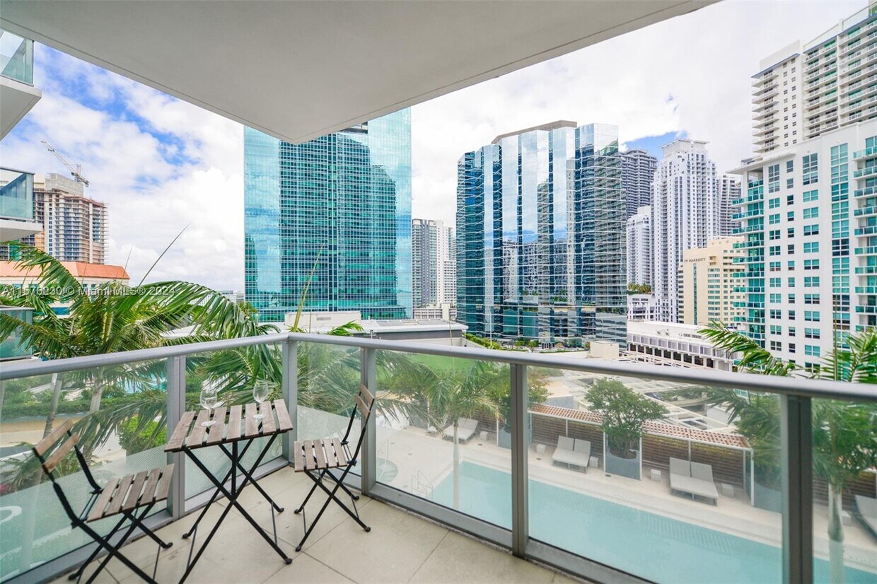 Primary Photo - 1300 Brickell Bay Dr