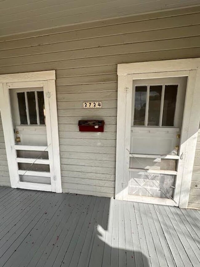 Building Photo - 2724 Bosque Blvd