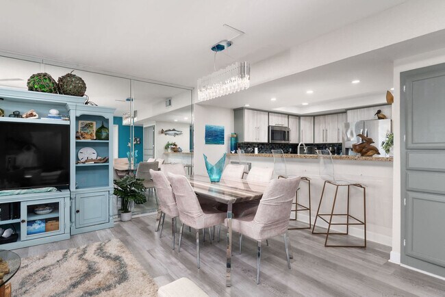 Building Photo - 134 E Huisache St