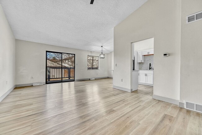 Building Photo - Bright & Updated 3-Bedroom Townhome in Desirable Cherry Creek School District