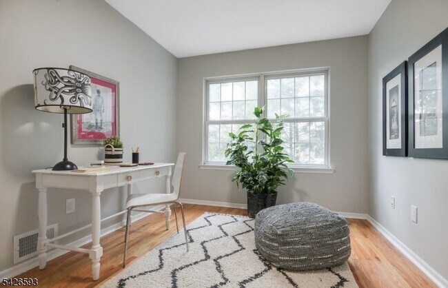 Foto del edificio - 100 Glenridge Ave