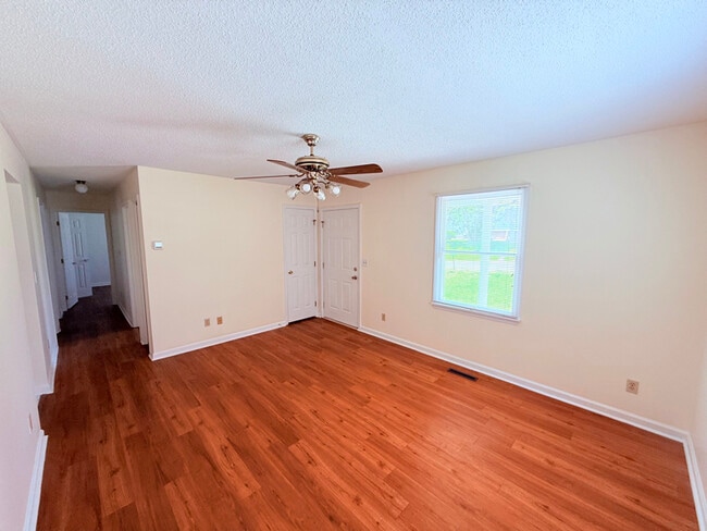 Building Photo - 248 Overlook Dr