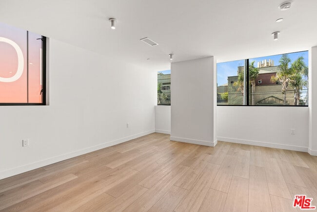 Building Photo - 3688 Overland Ave