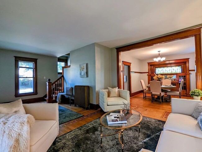 Building Photo - 2801 Harriet Ave