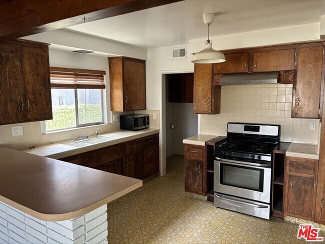 Foto del edificio - 366 E Hillsdale St