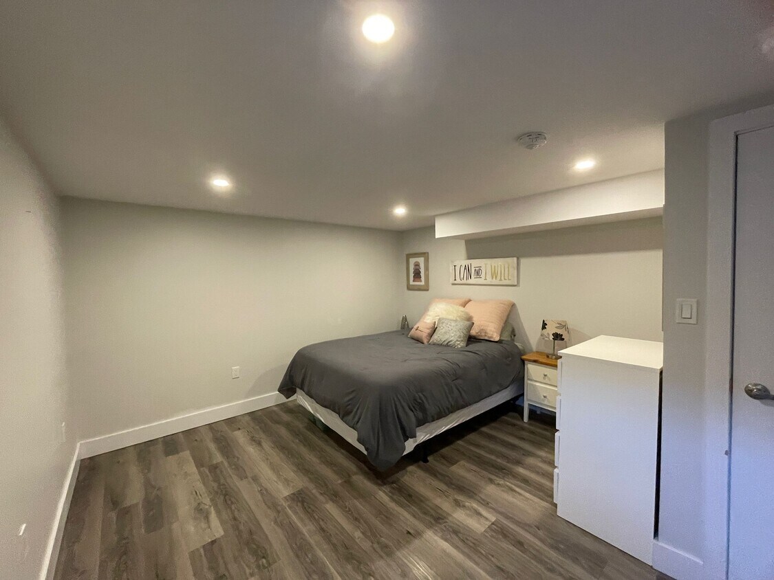 Photo principale - 331 W 5th St