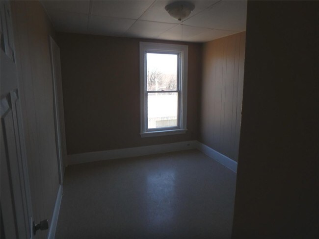 Building Photo - 15 Pleasant st - 4