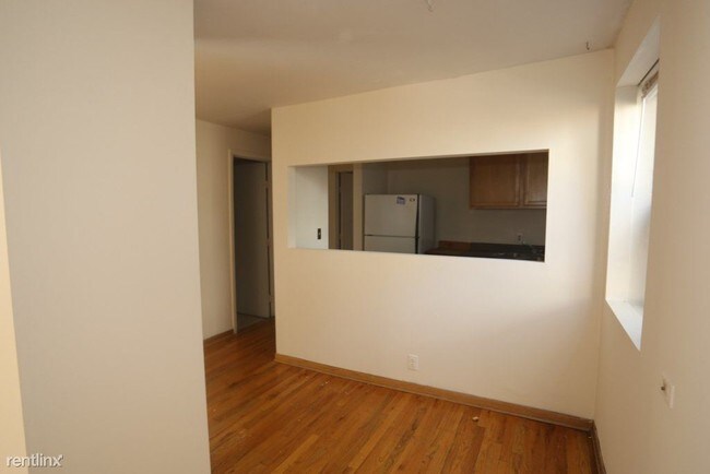 Foto del edificio - 2326 N Southport Ave
