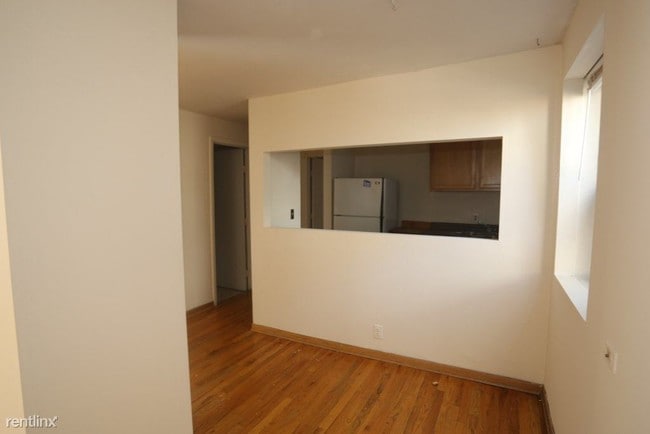 Building Photo - 2326 N Southport Ave