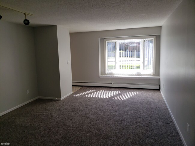 Foto del edificio - 4643 Byron Center Ave SW
