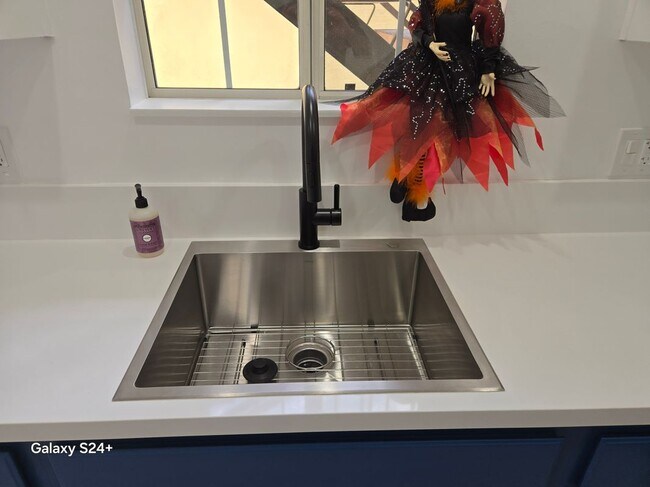 Foto del edificio - 1570 N Verdugo Rd