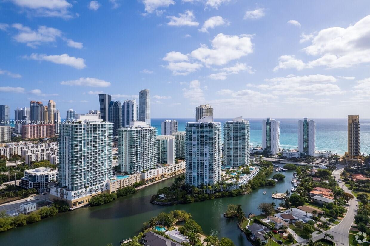 Foto principal - 300 Sunny Isles Blvd