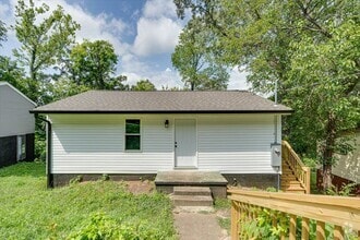 Building Photo - 624 Sylvan Dr