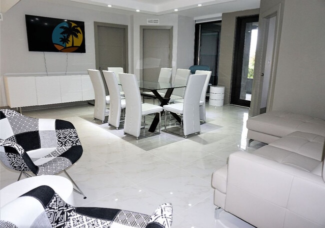 Building Photo - 5225 Collins Ave
