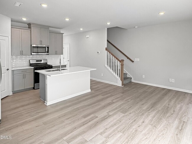 Building Photo - 671 Rolling Flds Dr