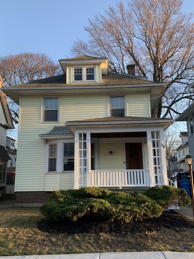 Primary Photo - 133 Parkdale Terrace