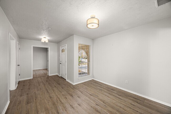Building Photo - 2907 Boulder Creek Dr