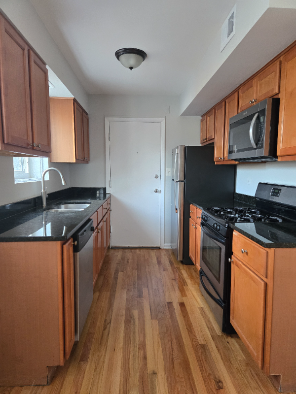 Building Photo - 2214 W Touhy Ave