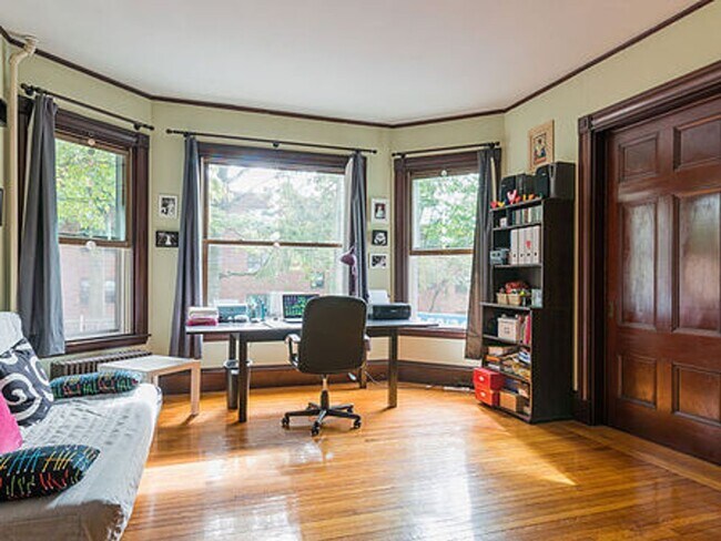Building Photo - 2 Bed, 2 Bath Brookline Village Apt Wtih L...