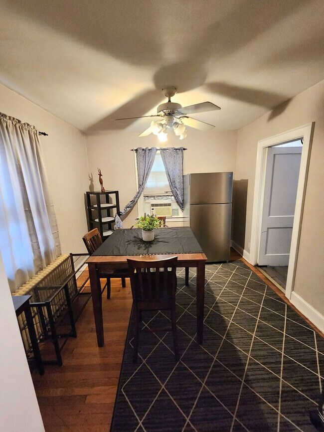 Foto del edificio - Furnished 3 Bedroom 2 story Duplex near ODU!
