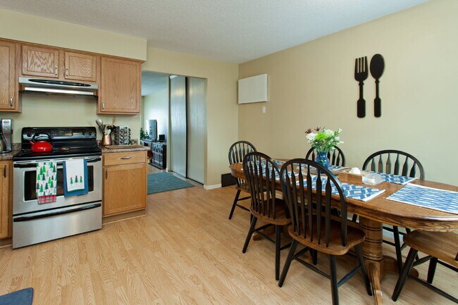 Foto del edificio - Charming 3-Bed Duplex in SE Minneapolis