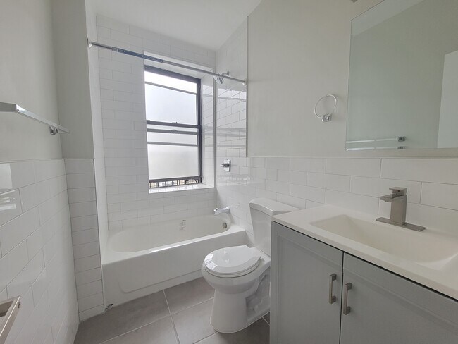Building Photo - 158 Bergen Ave