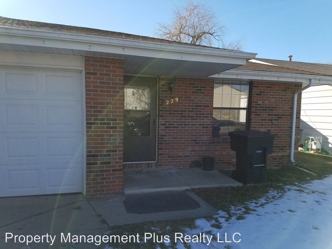 Primary Photo - 229 E Longs Peak Ave