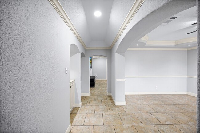 Building Photo - 5303 Heatherbrook Dr