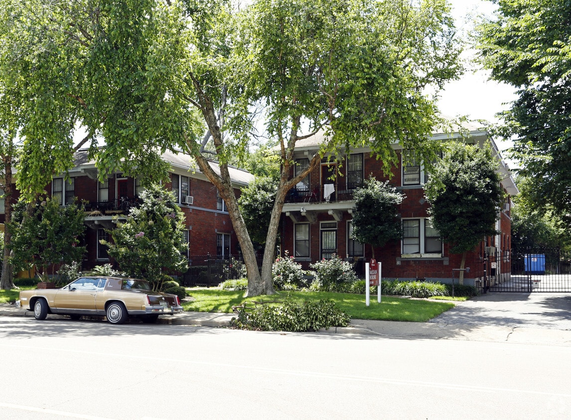 Primary Photo - 31 S McLean Blvd