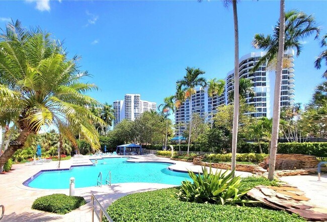 Foto del edificio - 3500 Mystic Pointe Dr