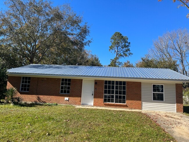 Building Photo - 7613 Newton Dr