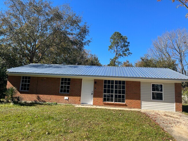 Foto del edificio - 7613 Newton Dr