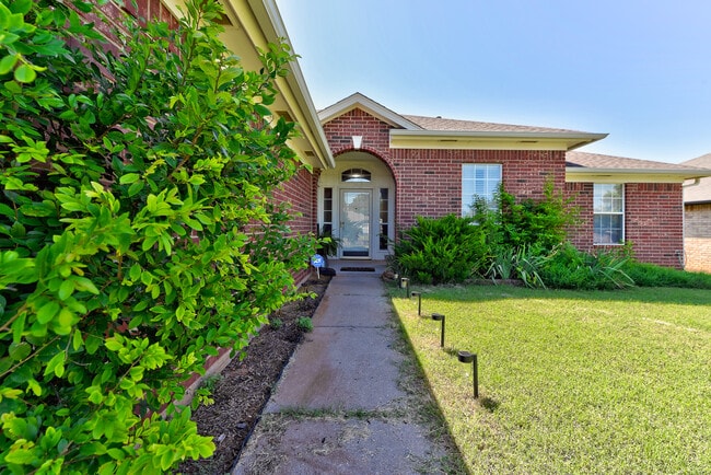 Photo - 2912 Devonshire Dr House