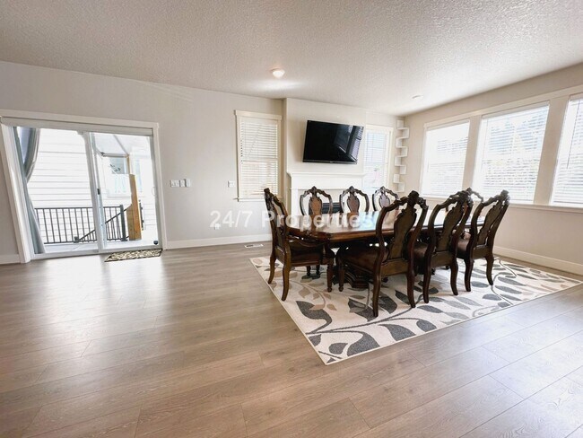 Foto del edificio - 4BD I 2.5BA - Park-Pool-Gym Included!