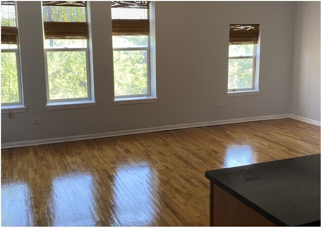 Foto del edificio - 2116 W Madison St