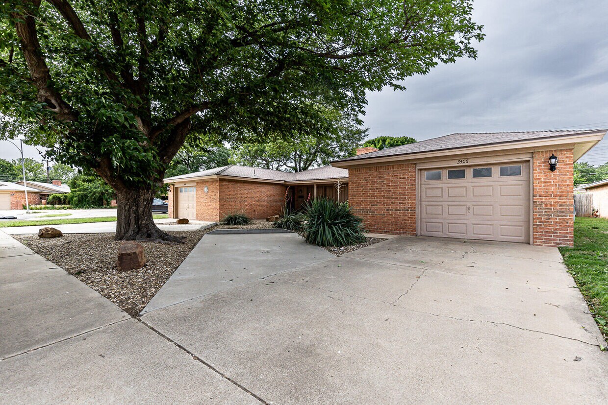 Primary Photo - 3406 65th Dr