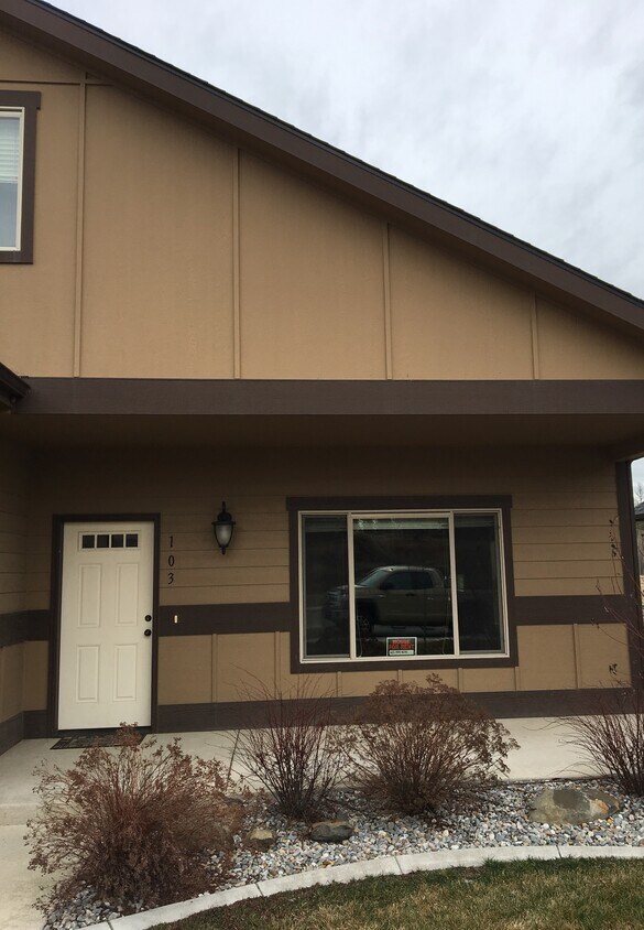 Front of House - 103 Terra Vis