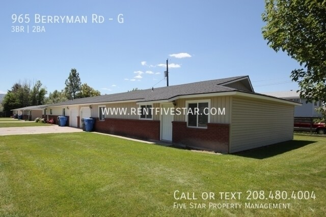 Primary Photo - Spacious Duplex With No Shared Living Wall...