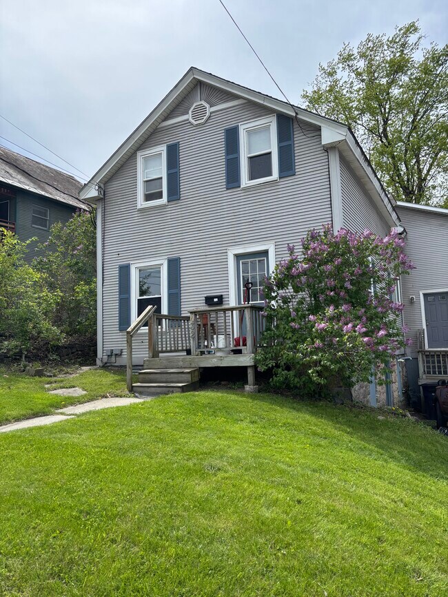 Foto del edificio - 432-434 Colchester Ave