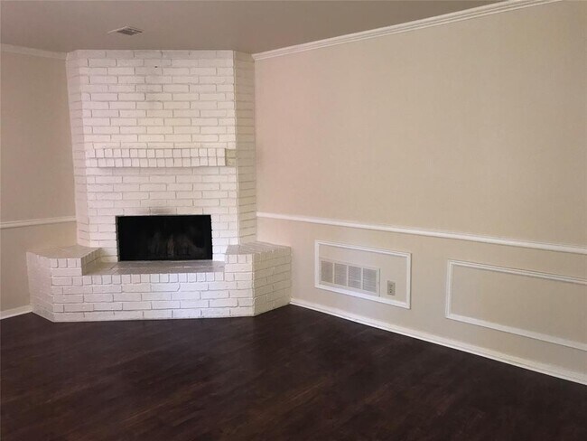 Building Photo - 5009 Woodland Park Blvd