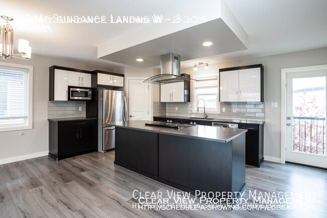 Building Photo - Contemporary 3 bed, 1.5 bath townhouse!