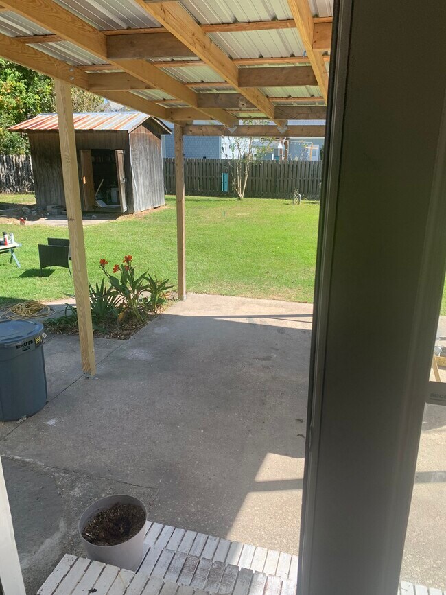 Back Patio - 109 S Crestwood Dr