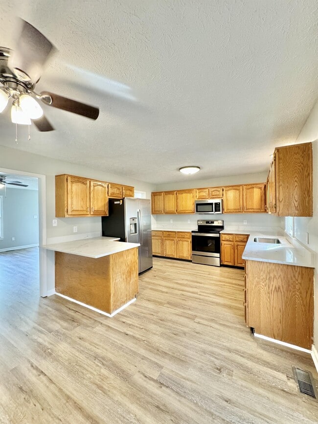 Building Photo - 112 Anderson Ct