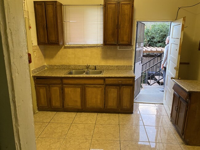Building Photo - 1701 Miramar St