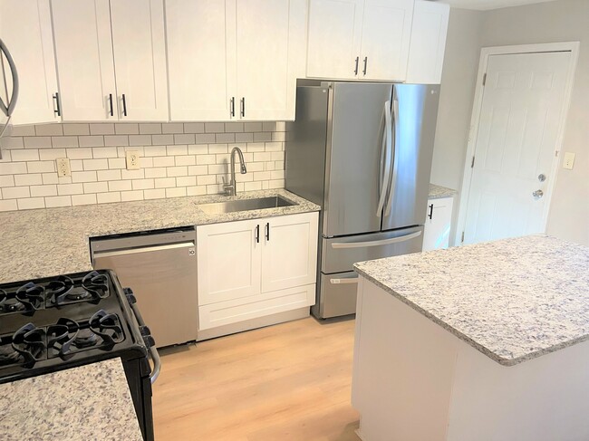 Kitchen - newly renovated - 2553 Mellville Ave