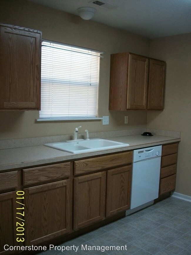 Building Photo - 3 br, 2 bath House - 432 W 5th