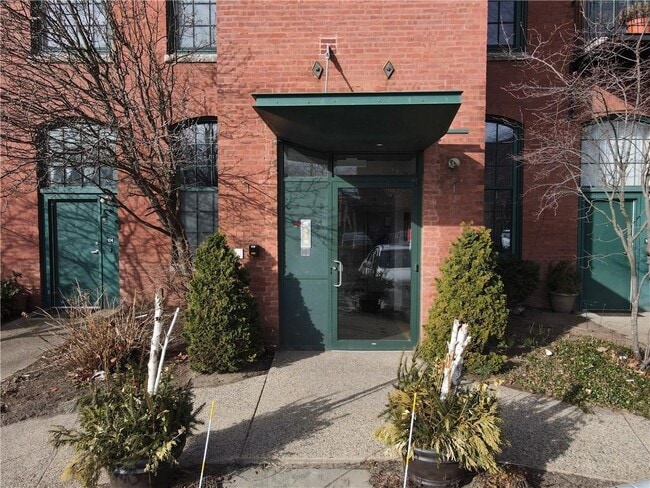 Building Photo - 28 Bayley St