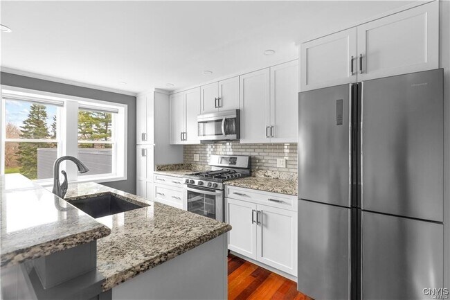 Foto del edificio - 238 Oriskany Blvd